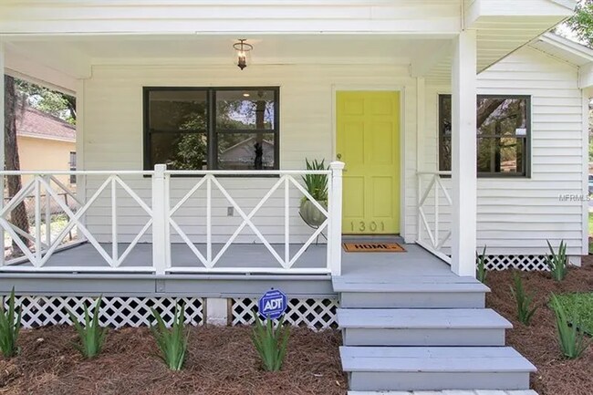 Foto del edificio - Fully Renovated Home in Prime Tampa Location with Fenced and Private Yard! 3bed |1.5 bath