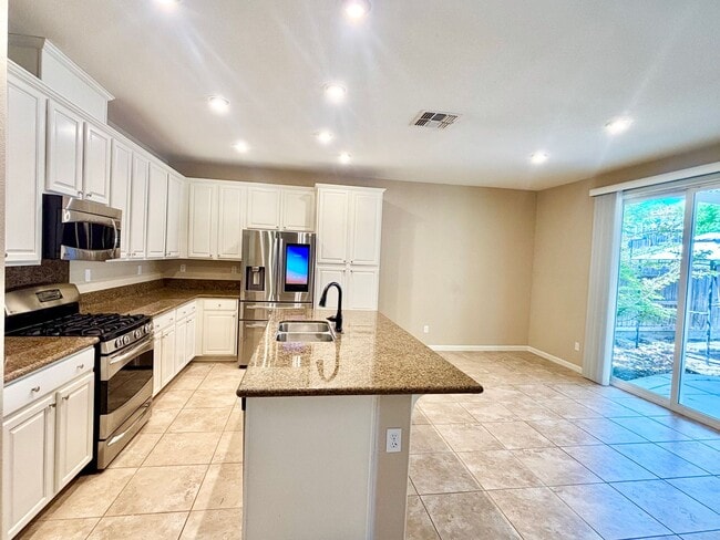 Building Photo - 12011 Country Garden Dr