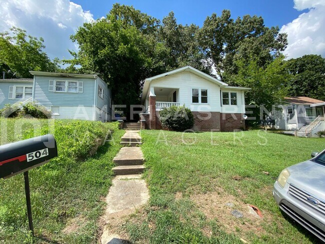 Building Photo - Great Home for Rent in Birmingham/Midfield!