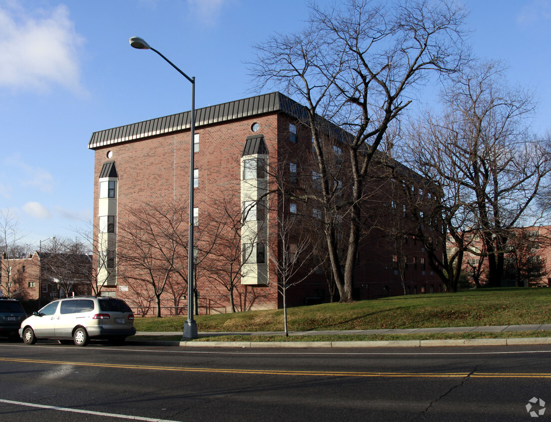 Foto del edificio - Moore Tower