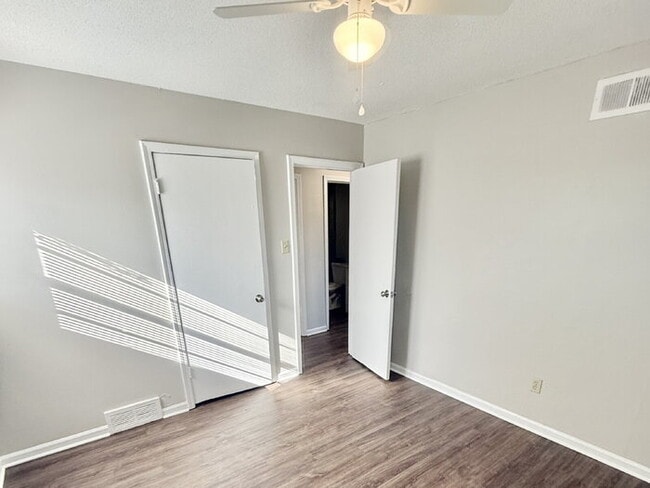 Building Photo - 121 Lockwood Dr