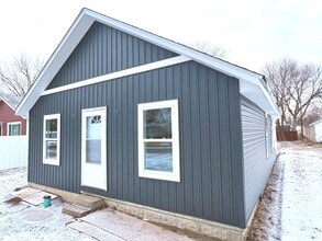 Building Photo - 728 S Broadway St