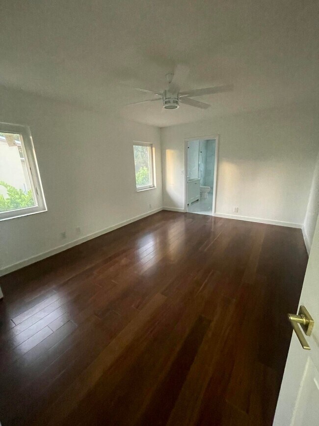 Foto del edificio - 235 NW 3rd Ct