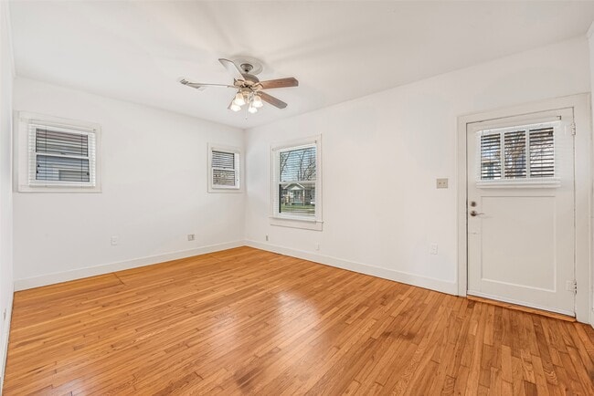 Building Photo - 128 E 23rd St