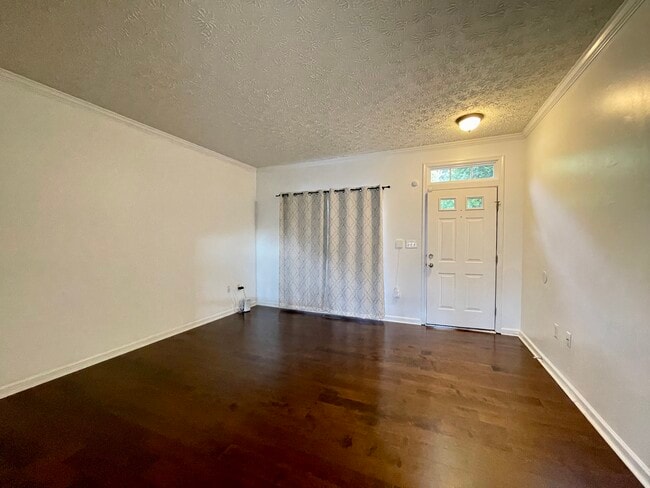 Building Photo - 8308 Lyndhurst St