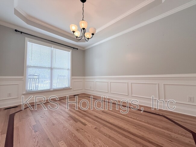 Building Photo - 5810 Spring Glen Lane
