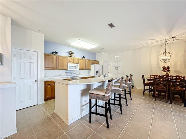 Building Photo - 3 bedroom 2 bathroom Condo in Majestic Pointe