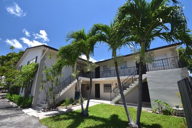 Building Photo - Pompano Greens