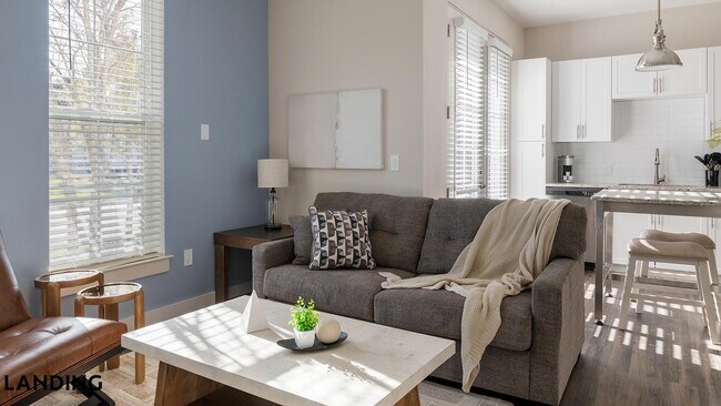 Foto del edificio - 5885 Lakehurst Dr