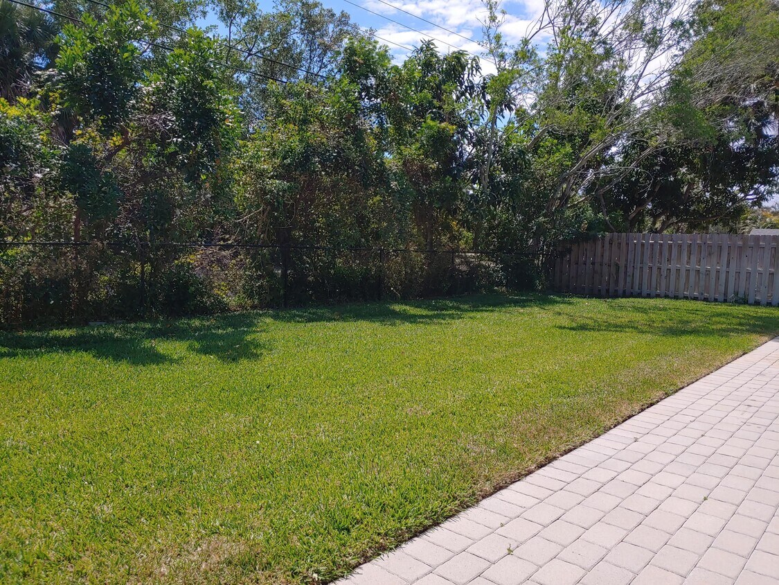 Foto del edificio - 1180 SW 14th St