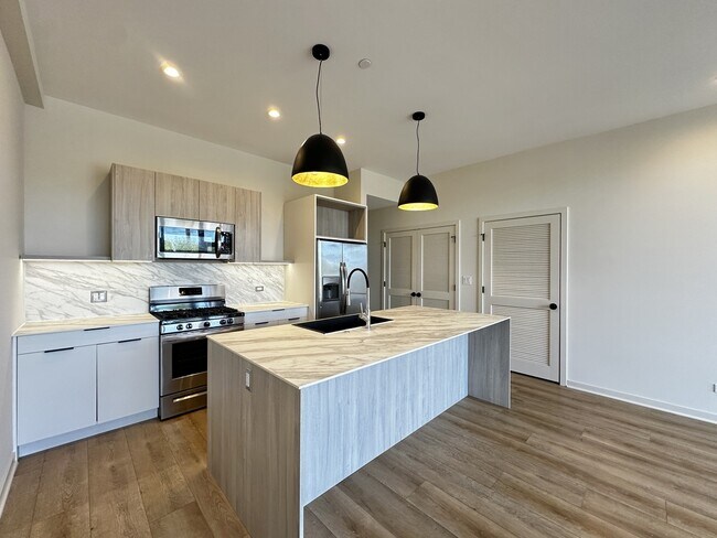 Foto del edificio - 6340 W Belmont Ave