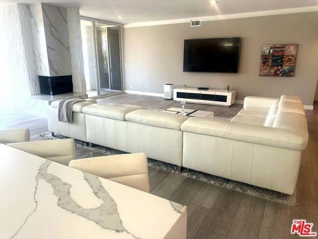 Building Photo - 1333 S Beverly Glen Blvd