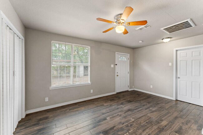 Foto del edificio - 315 Pool Dr