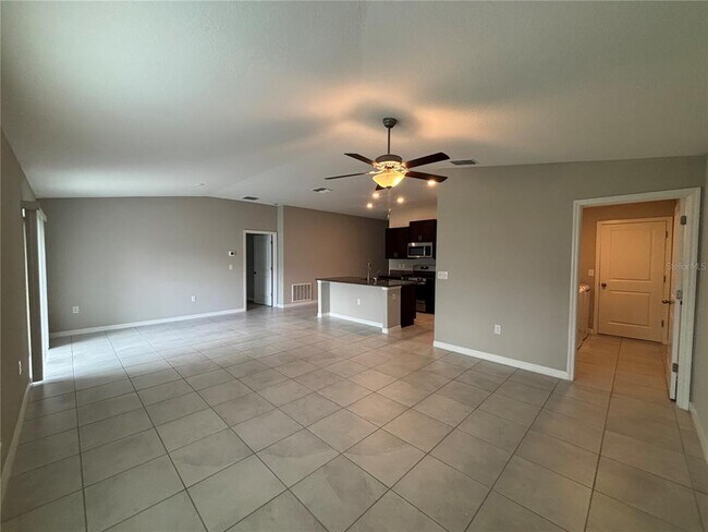 Foto del edificio - 9431 Channing Hill Dr