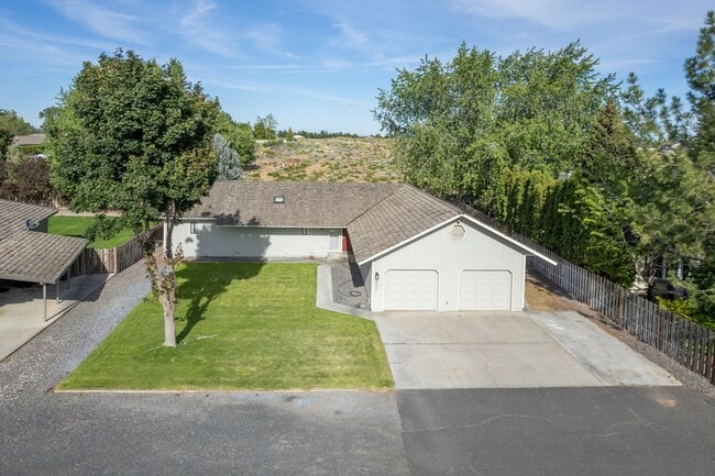 Building Photo - Beautiful Home In Quiet Neighborhood