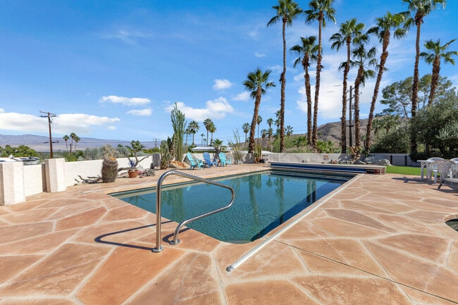 Foto del edificio - 39124 Channel Dr