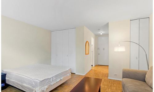 Foto del edificio - 240 E 40th St