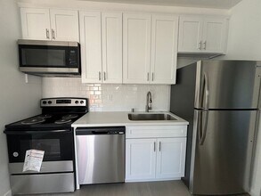 Building Photo - Eldora, 10313-10321 1/2