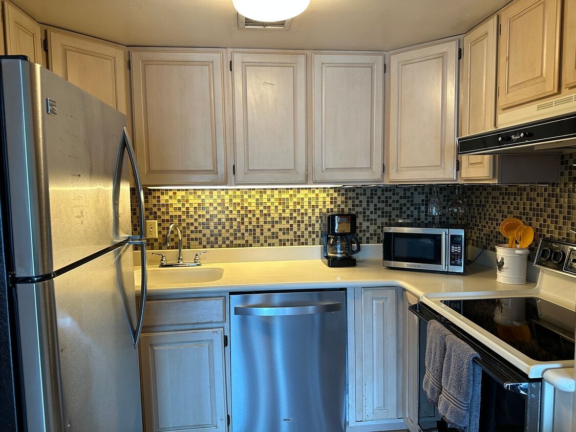 Primary Photo - Harbor Square! Fully Furnished/Utilities I...