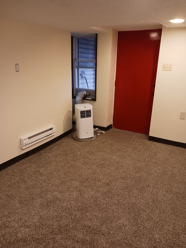 Livingroom - 3112 Niagara St
