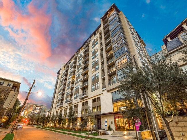 Building Photo - Residences at the Grove