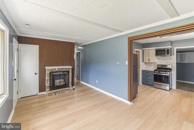 Foto del edificio - 1037 Monmouth Rd