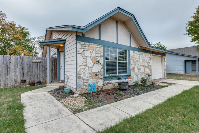 Foto del edificio - 3-BEDROOM HOME IN HIDDEN MEADOWS, NORTHSID...