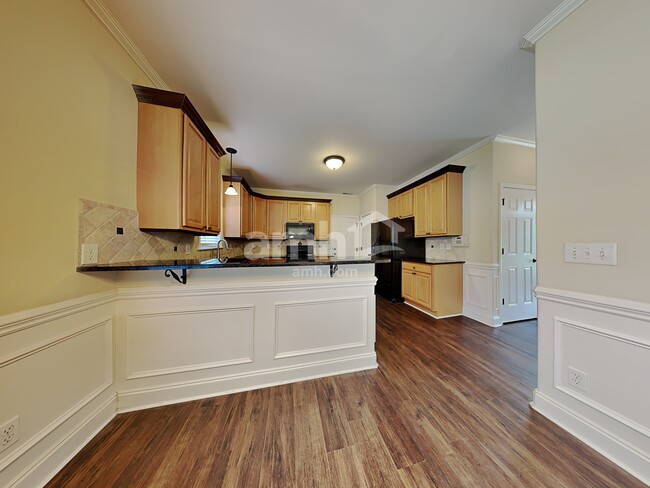 Building Photo - 483 Quick Silver Dr