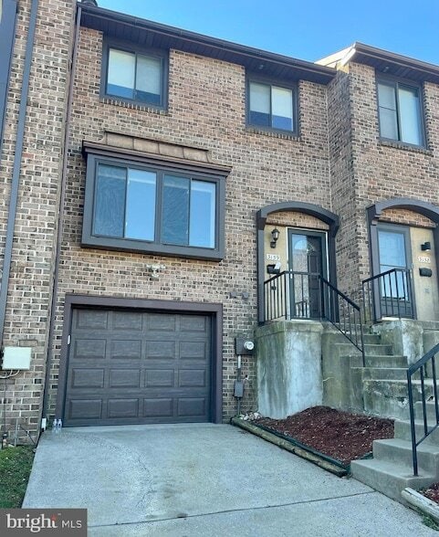 Building Photo - 3159 Spring House Ln