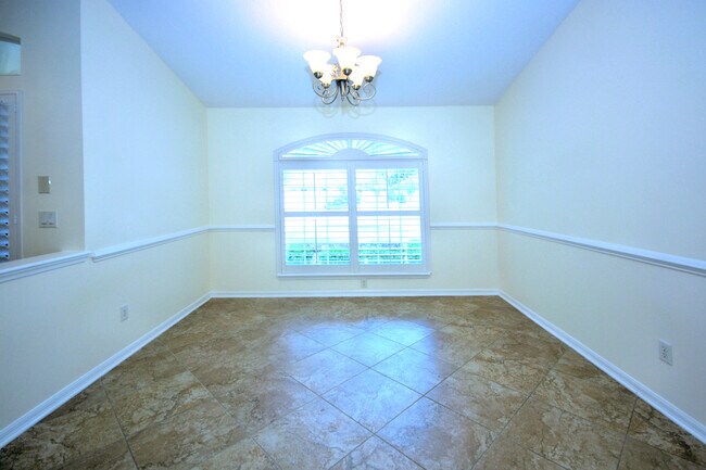 Comedor - 4538 Palmetto Cove Ln