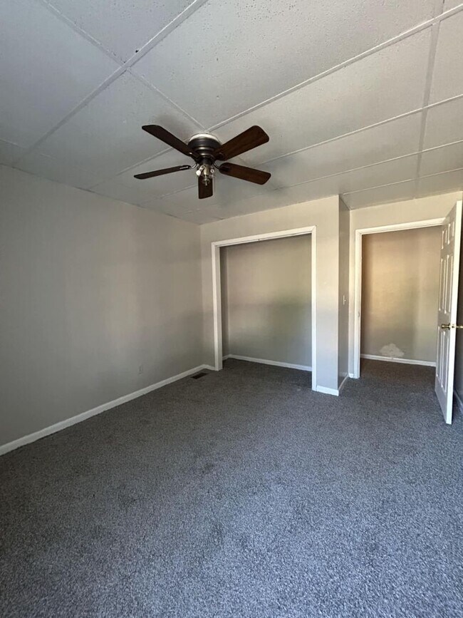 Foto del edificio - 231 W Poplar St