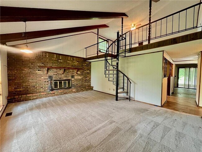 Building Photo - 3 bedroom 2 bath home for lease