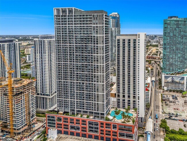 Foto del edificio - 601 NE 1st Ave