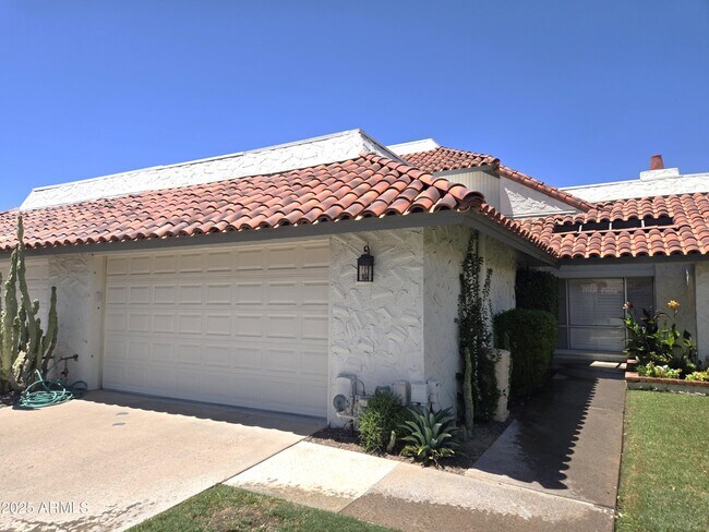 Building Photo - 5832 N Scottsdale Rd
