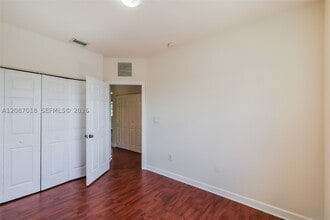 Building Photo - 1490 NE 33rd Rd