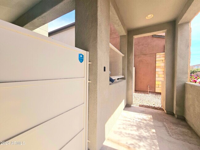 Foto del edificio - 7110 W Post Rd