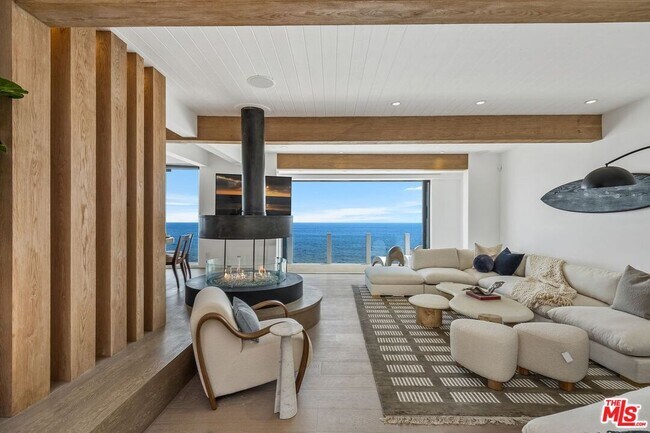 Foto del edificio - 24112 Malibu Rd