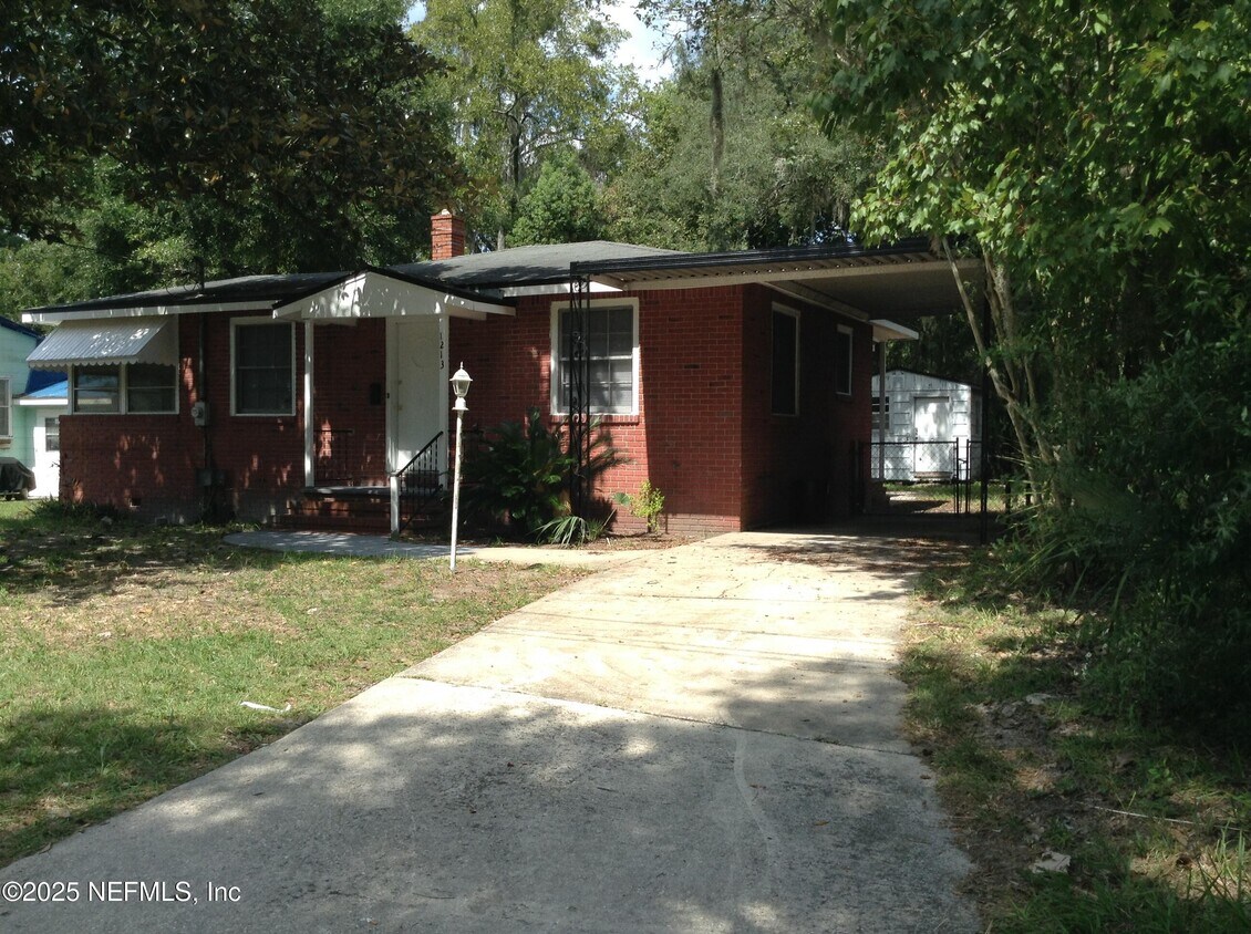 Foto principal - 1213 Kenmore St