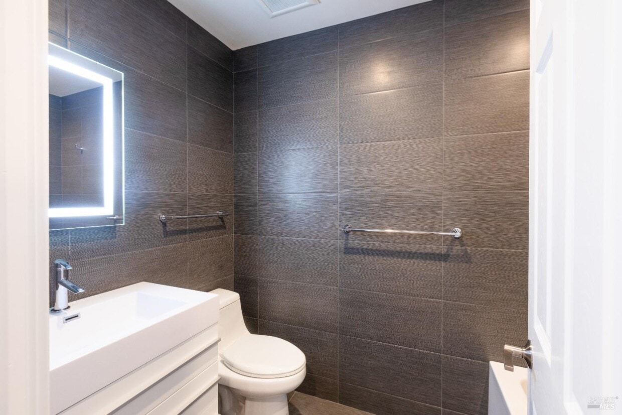 49 Mariner Green Dr, Corte Madera, CA 94925 Condo for Rent in Corte