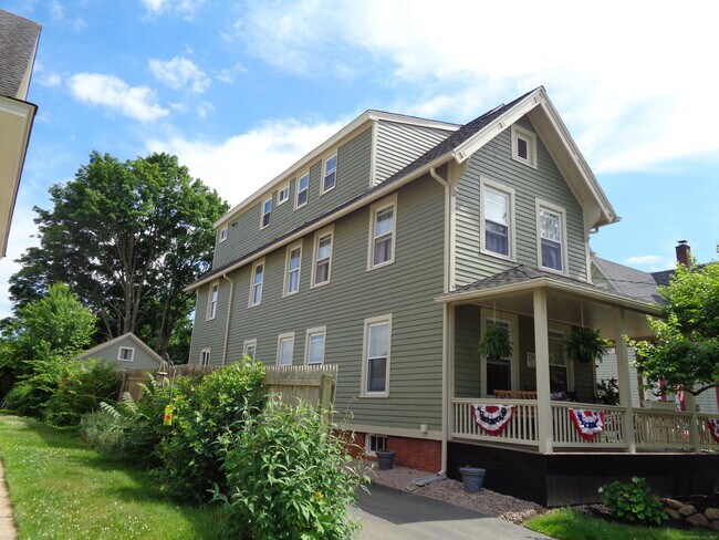 Building Photo - 29 Bradley Ave