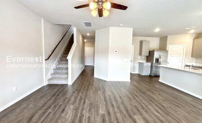 Foto del edificio - 5923 Hollyhock Ln