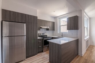 Building Photo - 2105 Rue Chomedey