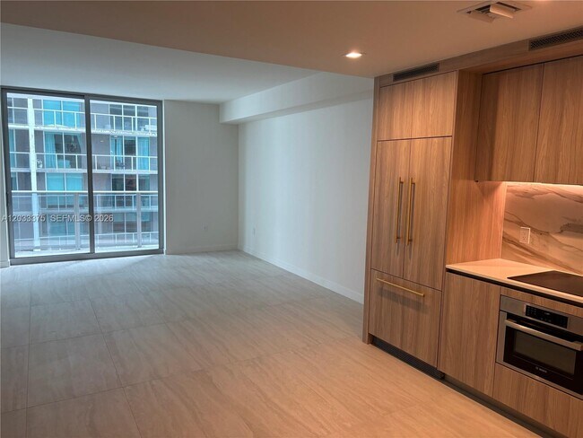Foto del edificio - 77 SE 5th St