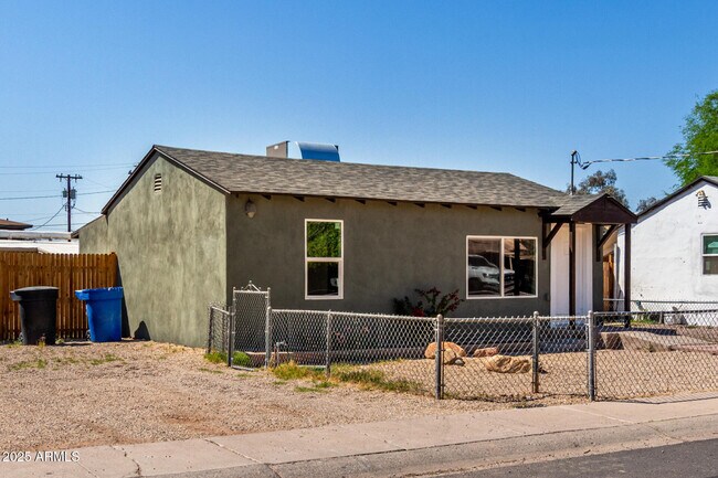 Foto del edificio - 1424 S Bonarden Ln