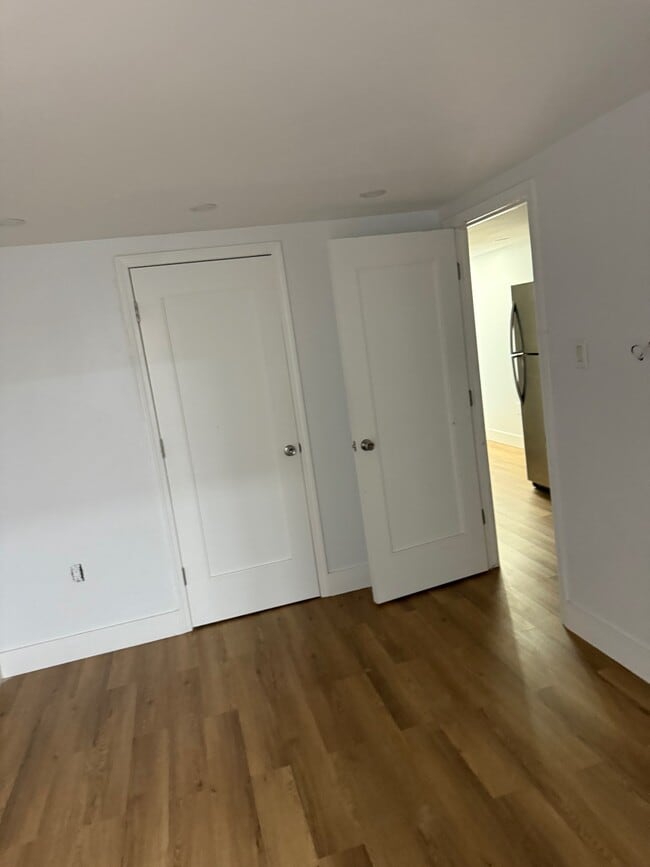 Building Photo - 10XX E 230th St