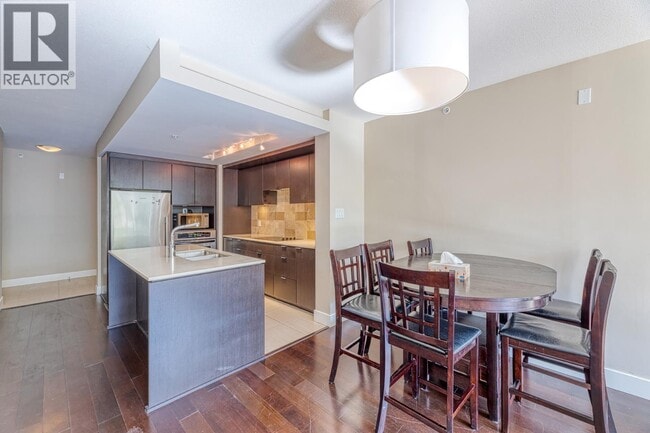 Building Photo - 1320 Chesterfield Ave