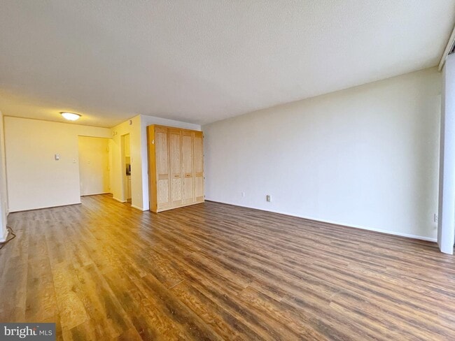 Building Photo - 4 Monroe Pl