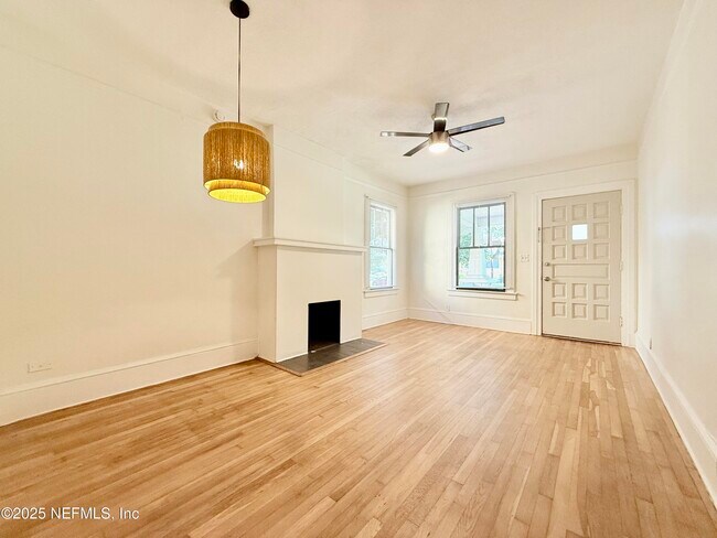 Building Photo - 2056 Dellwood Ave