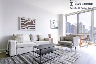 Building Photo - 2 W Delaware Pl