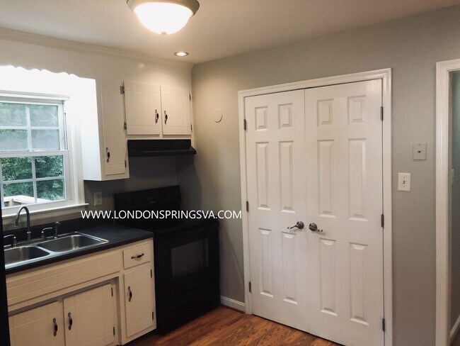 Foto del edificio - 7413 Springlake Dr